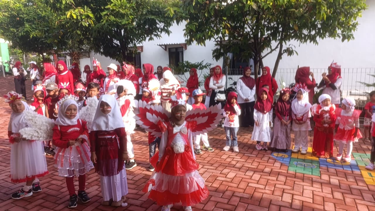 tk-santun-dan-mulia-nusantara-rayakan-acara-puncak-hut-ri-ke-80-dengan-jalan-sehat-bersama-santri-dan-wali-santri