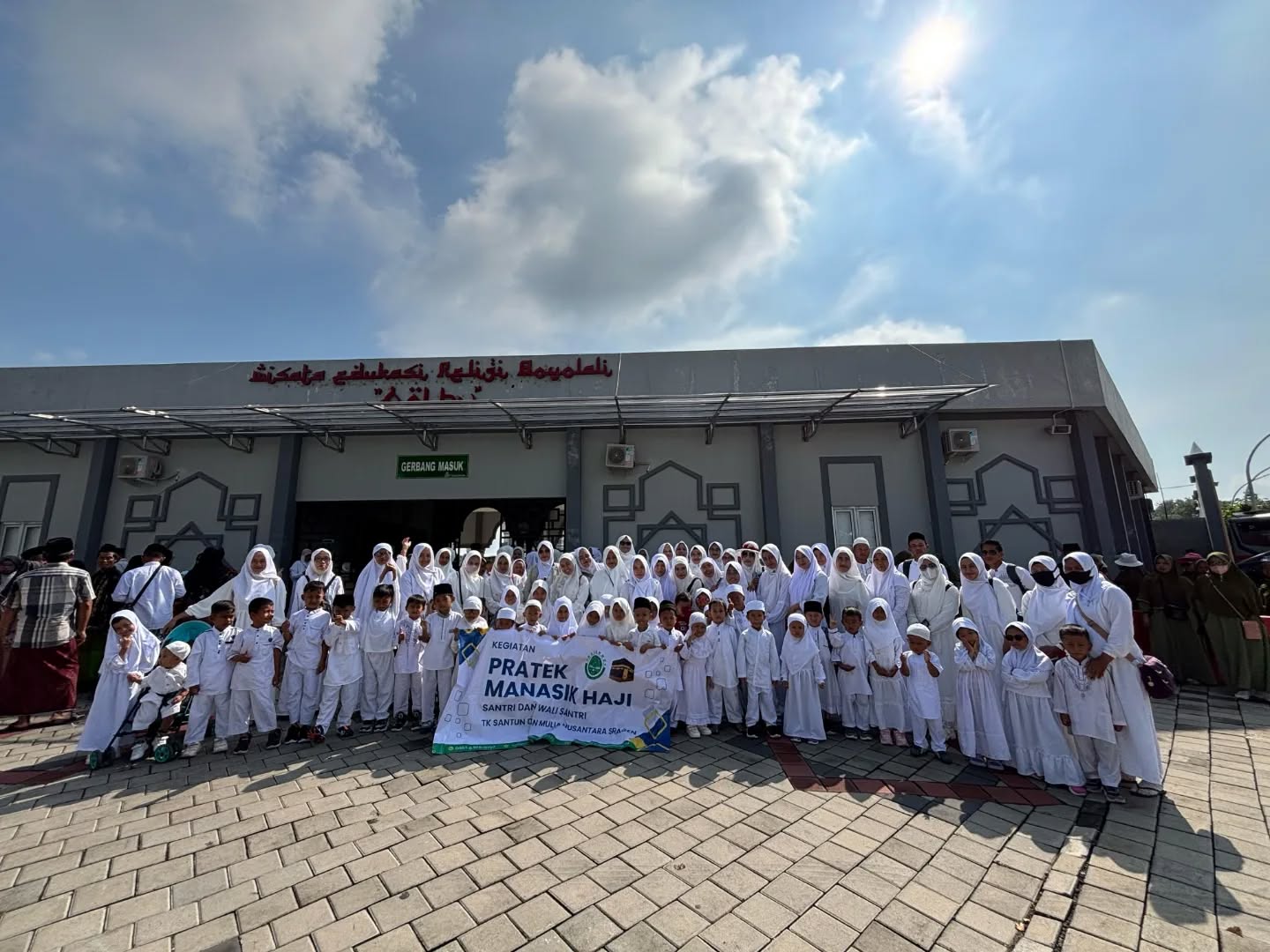 pesanmu tentang kami gambar 1